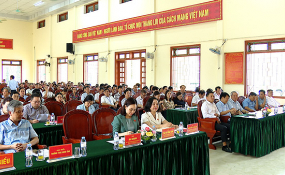 Đo&agrave;n ĐBQH tỉnh tiếp x&uacute;c cử tri tại huyện Y&ecirc;n M&ocirc;