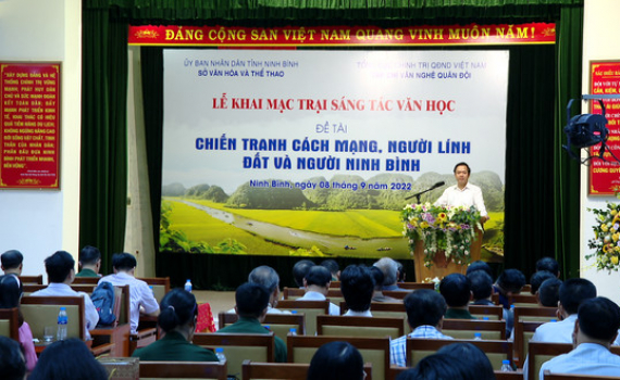 Khai mạc Trại s&aacute;ng t&aacute;c văn học &ldquo;Chiến tranh, c&aacute;ch mạng, người l&iacute;nh - đất v&agrave; người Ninh B&igrave;nh&rdquo;