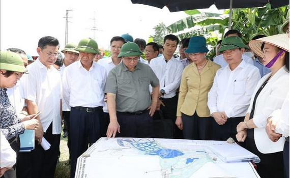 Thủ tướng Phạm Minh Ch&iacute;nh kiểm tra, chỉ đạo th&aacute;o gỡ vướng mắc thực hiện c&aacute;c dự &aacute;n bệnh viện Trung ương tuyến cuối tại H&agrave; Nam