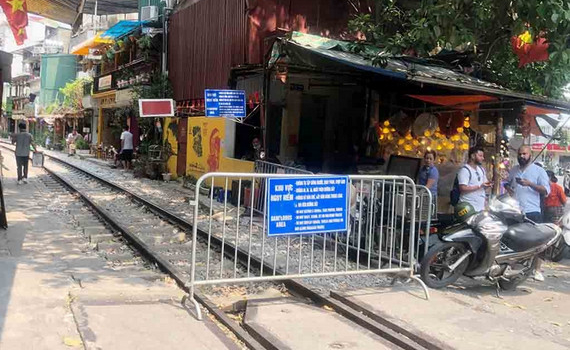 Kh&ocirc;ng để t&aacute;i diễn t&igrave;nh trạng lấn chiếm h&agrave;nh lang an to&agrave;n đường sắt