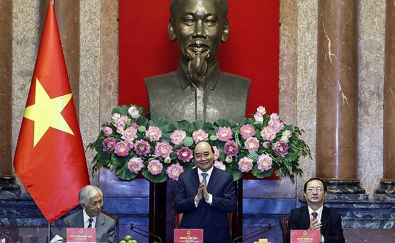 Chủ tịch nước tiếp c&aacute;c nh&agrave; khoa học đạt giải Nobel