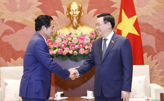 Chủ tịch Quốc hội Vương Đ&igrave;nh Huệ tiếp Đ&ocirc; trưởng Phnom Penh