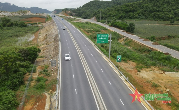 Đẩy mạnh kết nối li&ecirc;n th&ocirc;ng, ph&aacute;t huy hiệu quả đường cao tốc