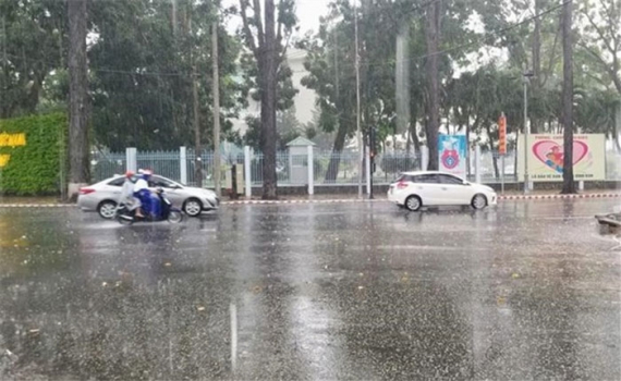 Thời tiết h&ocirc;m nay (24-9): Mưa r&agrave;o, d&ocirc;ng rải r&aacute;c khu vực T&acirc;y Nguy&ecirc;n, Nam Bộ, H&agrave; Nội