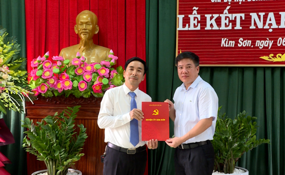 Chi bộ hội Doanh nghiệp huyện Kim Sơn kết nạp đảng vi&ecirc;n mới