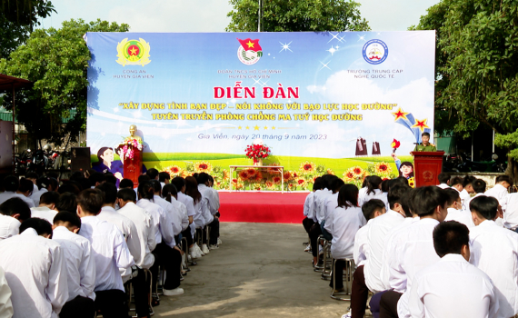Diễn đ&agrave;n &ldquo;X&acirc;y dựng t&igrave;nh bạn đẹp. N&oacute;i kh&ocirc;ng với bạo lực học đường v&agrave; tuy&ecirc;n truyền ph&ograve;ng chống ma t&uacute;y&rdquo; tại huyện Gia Viễn
