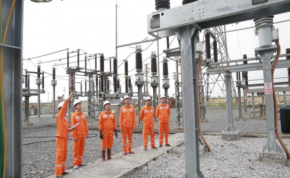 Điện lực Ninh B&igrave;nh: Đảm bảo cung ứng điện an to&agrave;n m&ugrave;a mưa b&atilde;o