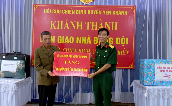 B&agrave;n giao nh&agrave; đồng đội cho Cựu chiến binh c&oacute; ho&agrave;n cảnh kh&oacute; khăn tại x&atilde; Kh&aacute;nh Ti&ecirc;n