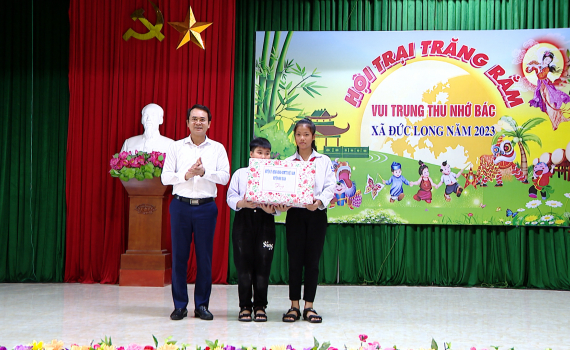 L&atilde;nh đạo huyện Nho Quan thăm, tặng qu&agrave; nh&acirc;n dịp Tết Trung thu v&agrave; ng&agrave;y Quốc tế Người cao tuổi