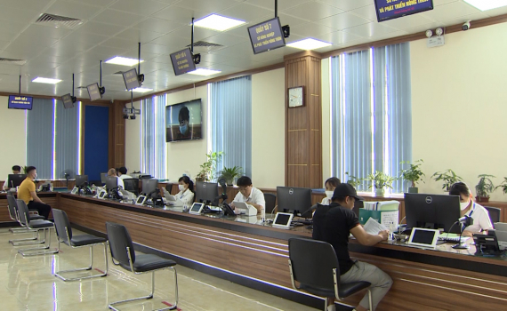 Trung t&acirc;m phục vụ h&agrave;nh ch&iacute;nh c&ocirc;ng tỉnh Ninh B&igrave;nh triển khai thực hiện th&iacute; điểm &ldquo;Một số dịch vụ v&agrave; một số ng&agrave;y kh&ocirc;ng tiếp nhận bản giấy&rdquo;