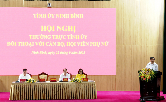 Thường trực Tỉnh ủy đối thoại với c&aacute;n bộ, hội vi&ecirc;n phụ nữ