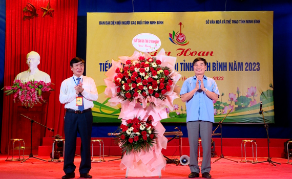 Li&ecirc;n hoan tiếng h&aacute;t Người cao tuổi tỉnh Ninh B&igrave;nh năm 2023