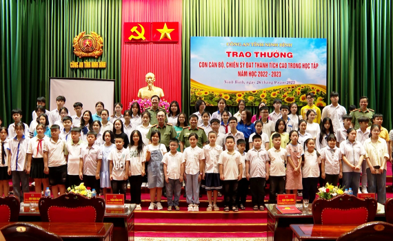 C&ocirc;ng an tỉnh tuy&ecirc;n dương, khen thưởng con c&aacute;n bộ, chiến sỹ