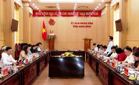 Đo&agrave;n gi&aacute;m s&aacute;t của Ủy ban T&agrave;i ch&iacute;nh - Ng&acirc;n s&aacute;ch của Quốc hội l&agrave;m việc với UBND tỉnh
