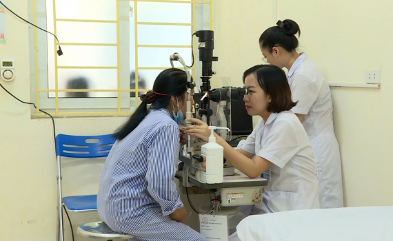 Ninh B&igrave;nh gia tăng bệnh đau mắt đỏ