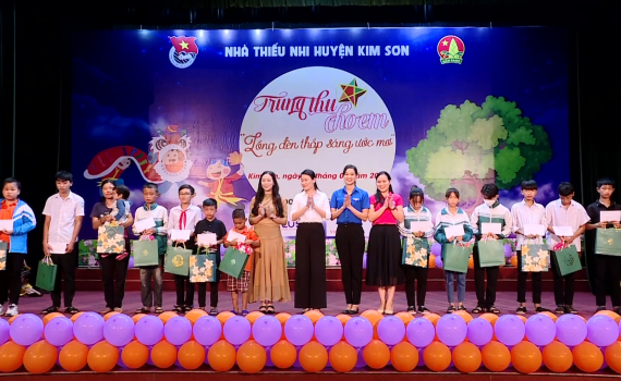 Huyện đo&agrave;n Gia Viễn, Kim Sơn tổ chức Tết Trung thu cho c&aacute;c em thiếu nhi