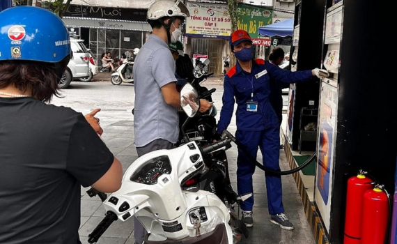 Chiều nay (21-9): Gi&aacute; xăng tăng gần 900 đồng/l&iacute;t