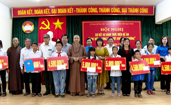 Sơ kết 2 năm thực hiện Đề &aacute;n &ldquo;học bổng c&ugrave;ng em vượt kh&oacute; đến trường&rdquo;