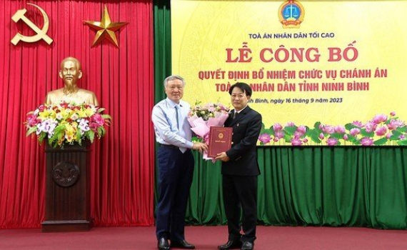 C&ocirc;ng bố Quyết định bổ nhiệm Ch&aacute;nh &aacute;n T&ograve;a &aacute;n Nh&acirc;n d&acirc;n tỉnh Ninh B&igrave;nh