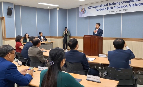 Bế giảng chương tr&igrave;nh đ&agrave;o tạo ph&aacute;t triển n&ocirc;ng nghiệp tại th&agrave;nh phố Asan (H&agrave;n Quốc)