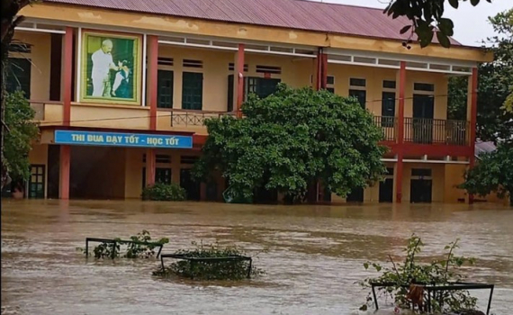 Bộ trưởng GD-ĐT k&ecirc;u gọi hỗ trợ gia đ&igrave;nh gi&aacute;o vi&ecirc;n, học sinh chịu thiệt hại nặng sau b&atilde;o
