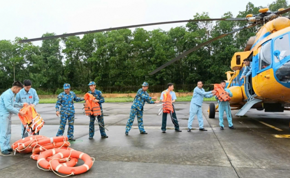 Sẵn s&agrave;ng c&aacute;c phương &aacute;n bay t&igrave;m kiếm, cứu hộ, cứu nạn v&agrave; viện trợ nh&acirc;n d&acirc;n v&ugrave;ng lũ