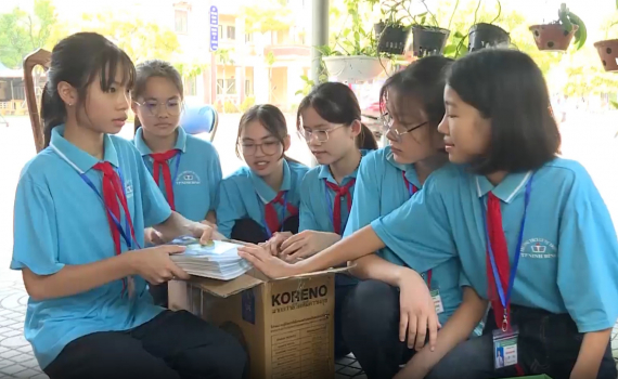 Quy&ecirc;n g&oacute;p, ủng hộ s&aacute;ch vở cho học sinh v&ugrave;ng lũ