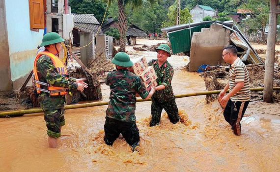 Thủ tướng chỉ đạo khẩn trương cung cấp lương thực, nhu yếu phẩm cho người d&acirc;n bị ảnh hưởng bởi b&atilde;o số 3