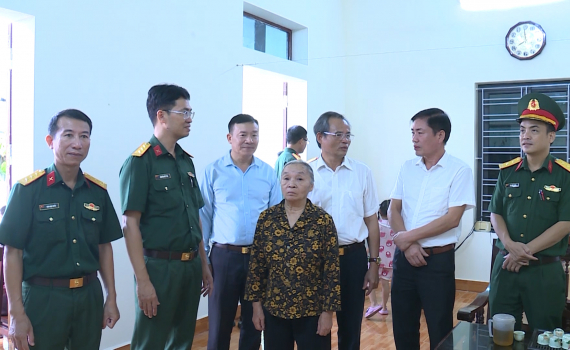 Kh&aacute;nh th&agrave;nh v&agrave; b&agrave;n giao &ldquo;Nh&agrave; t&igrave;nh nghĩa&rdquo; tại x&atilde; Gia Lập