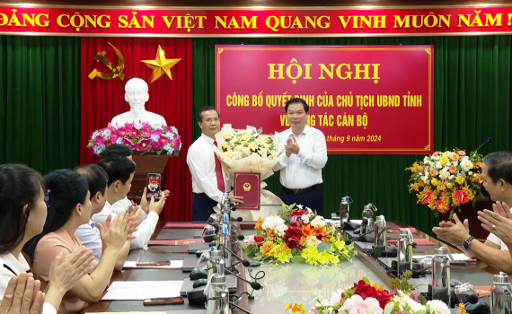 C&ocirc;ng bố Quyết định của Chủ tịch UBND tỉnh Ninh B&igrave;nh bổ nhiệm Ph&oacute; Gi&aacute;m đốc Sở Nội vụ