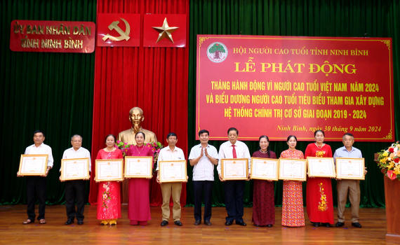 Ph&aacute;t động Th&aacute;ng h&agrave;nh động v&igrave; Người cao tuổi Việt Nam năm 2024