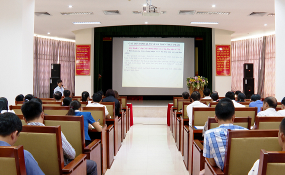 Sở C&ocirc;ng Thương tổ chức tuy&ecirc;n truyền, phổ biến c&aacute;c quy định của ph&aacute;p luật về vệ sinh an to&agrave;n thực phẩm