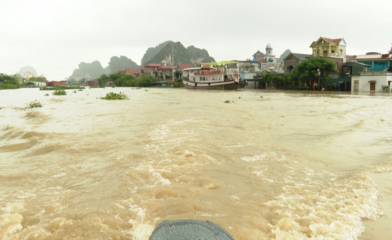 Trưởng ban Chỉ huy PCTT v&agrave; TKCN tỉnh Ninh B&igrave;nh ph&aacute;t lệnh di d&acirc;n ho&agrave;n th&agrave;nh trước 18h chiều ng&agrave;y h&ocirc;m nay (12/9/2024)