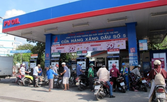 Từ chiều nay (5-9), gi&aacute; xăng dầu đồng loạt giảm
