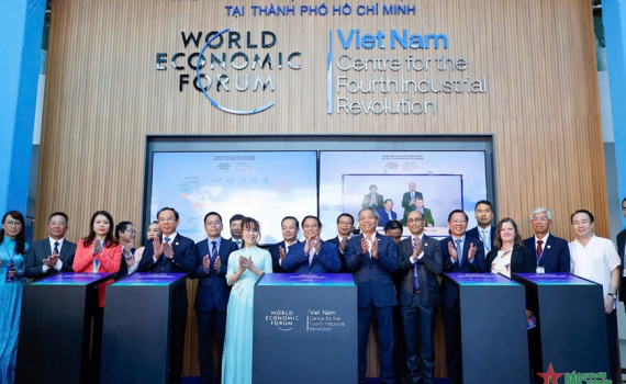 Thủ tướng Phạm Minh Ch&iacute;nh dự kh&aacute;nh th&agrave;nh Trung t&acirc;m C&aacute;ch mạng C&ocirc;ng nghiệp lần thứ tư tại TP Hồ Ch&iacute; Minh