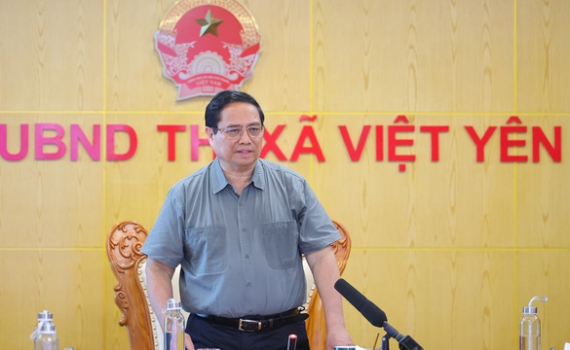 Thủ tướng: Đặt t&iacute;nh mạng, an to&agrave;n, sức khỏe của người d&acirc;n l&ecirc;n tr&ecirc;n hết, trước hết
