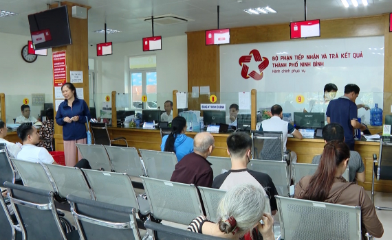 Th&agrave;nh phố Ninh B&igrave;nh đẩy mạnh cải c&aacute;ch h&agrave;nh ch&iacute;nh gắn với chuyển đổi số