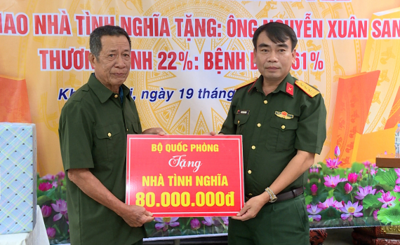 Kh&aacute;nh th&agrave;nh nh&agrave; t&igrave;nh nghĩa cho thương binh tại x&atilde; Kh&aacute;nh Hải