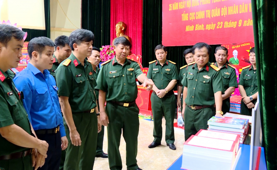 Bộ CHQS tỉnh trao giải Cuộc thi t&igrave;m hiểu 80 năm ng&agrave;y th&agrave;nh lập Qu&acirc;n đội nh&acirc;n d&acirc;n Việt Nam