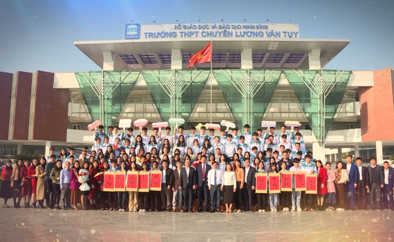 Trường THPT chuy&ecirc;n Lương Văn Tụy học v&agrave; l&agrave;m theo B&aacute;c