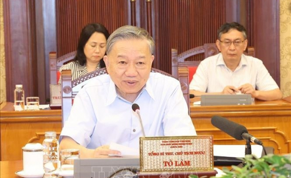 Tổng B&iacute; thư, Chủ tịch nước T&ocirc; L&acirc;m thăm hỏi đồng b&agrave;o, chiến sĩ bị ảnh hưởng của b&atilde;o số 3
