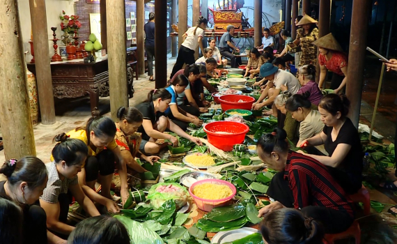 Ấm l&ograve;ng t&igrave;nh người trong mưa b&atilde;o