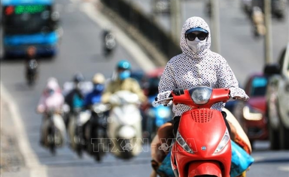 Thời tiết h&ocirc;m nay (8-9): B&atilde;o số 7 giật cấp 13, nhiều nơi đ&ecirc;m c&oacute; mưa d&ocirc;ng, ng&agrave;y nắng n&oacute;ng