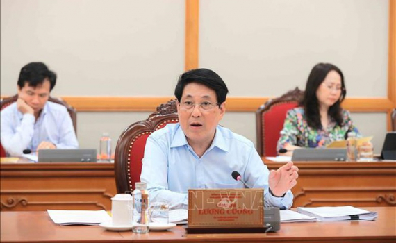 Bộ Ch&iacute;nh trị l&agrave;m việc với 6 Ban Thường vụ Tỉnh ủy
