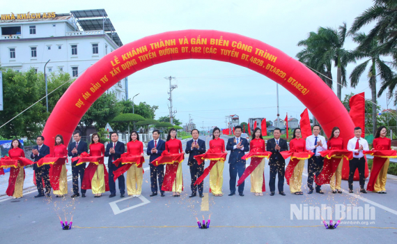 Lễ kh&aacute;nh th&agrave;nh v&agrave; gắn biển Dự &aacute;n Đầu tư x&acirc;y dựng tuyến đường ĐT.482 kết nối Quốc lộ 1A với Quốc lộ 10 v&agrave; Quốc lộ 12B