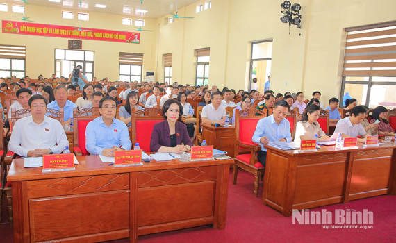 Đo&agrave;n đại biểu Quốc hội tỉnh tiếp x&uacute;c cử tri tại x&atilde; Gia L&acirc;m