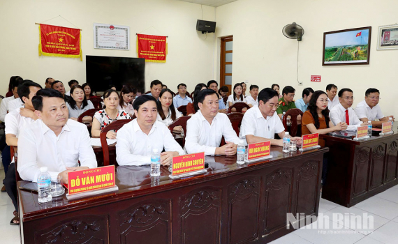 C&ocirc;ng bố quyết định của Ban Thường vụ Tỉnh ủy về c&ocirc;ng t&aacute;c c&aacute;n bộ