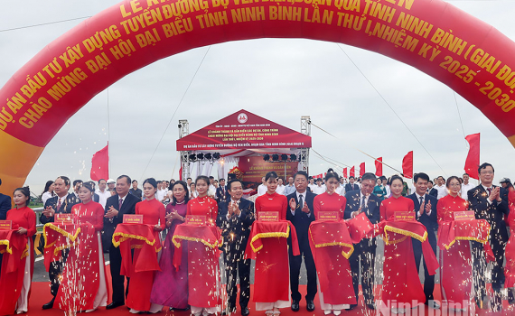 Kh&aacute;nh th&agrave;nh v&agrave; gắn biển Dự &aacute;n đầu tư x&acirc;y dựng tuyến đường bộ ven biển đoạn qua tỉnh Ninh B&igrave;nh