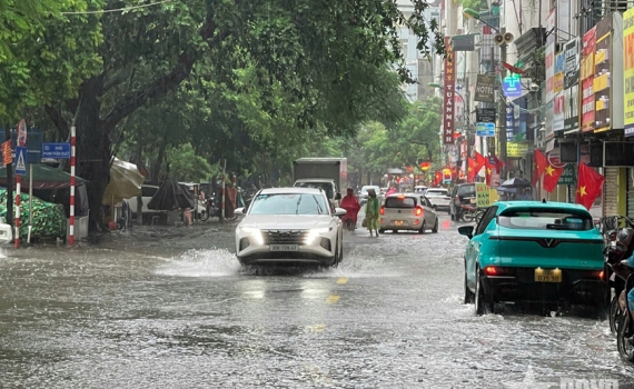 Thời tiết h&ocirc;m nay (17-9): Mưa to tiếp diễn tr&ecirc;n to&agrave;n miền Bắc