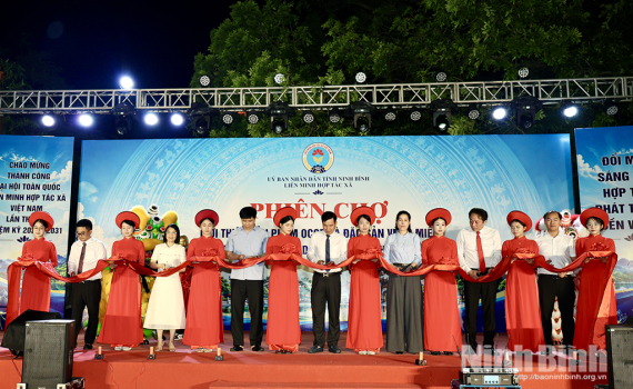 Khai mạc Phi&ecirc;n chợ trưng b&agrave;y, giới thiệu sản phẩm OCOP v&agrave; ẩm thực v&ugrave;ng miền năm 2026 tại phường Nam Định